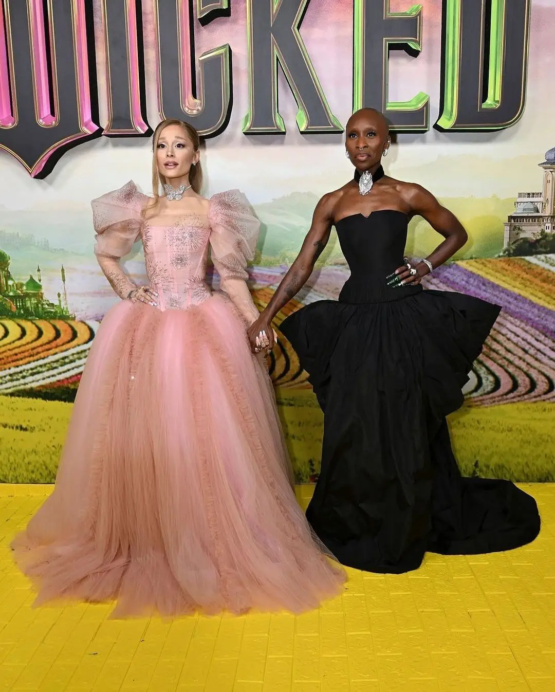 Deretan Gaya Ariana Grande dan Cynthia Erivo di Tour Premiere 'Wicked'