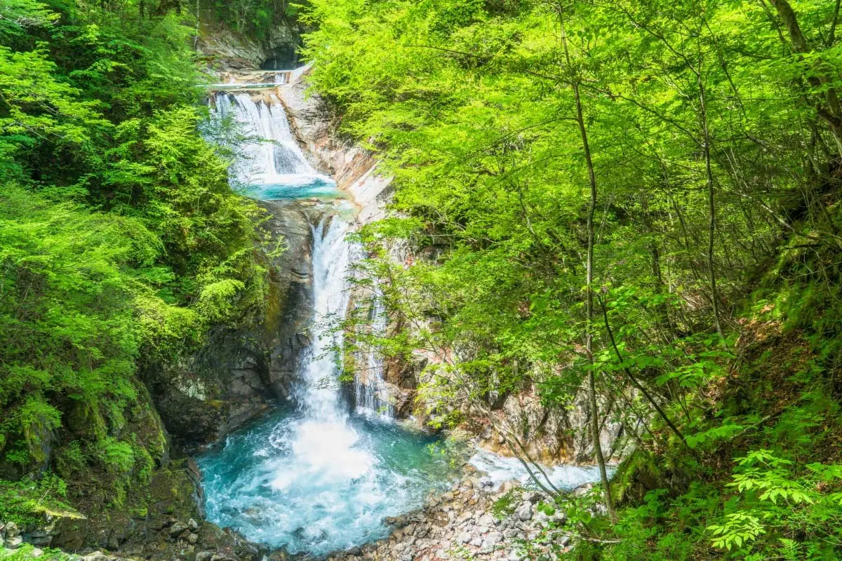 5 Air Terjun Terindah di Jepang, Wajib Masuk Itinerary!