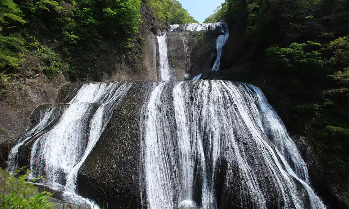 5 Air Terjun Terindah di Jepang, Wajib Masuk Itinerary!