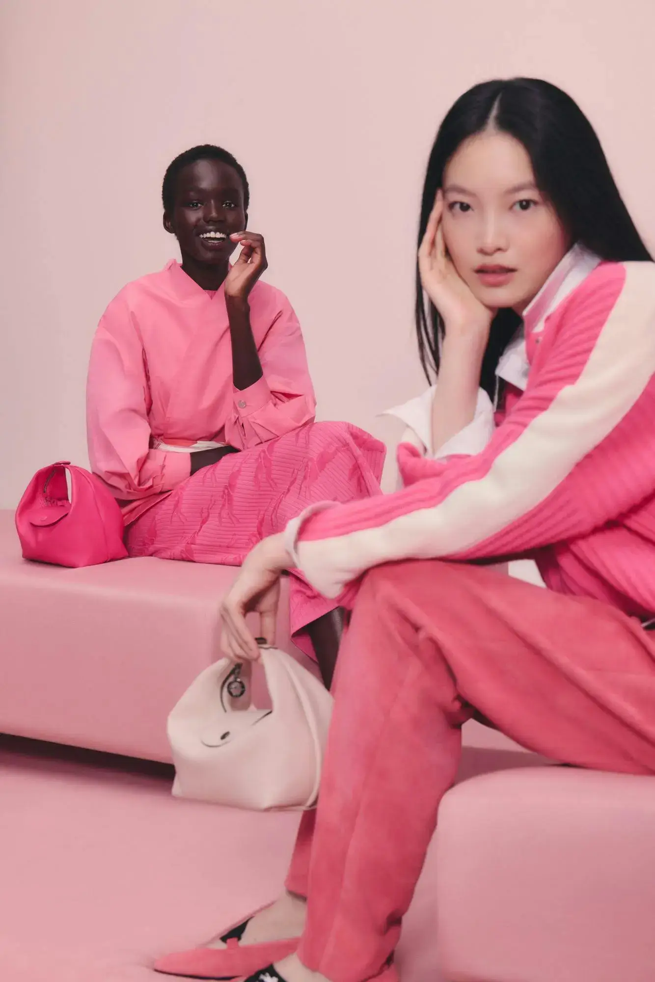 Longchamp Luncurkan Koleksi Serba Pink untuk Spring 2025