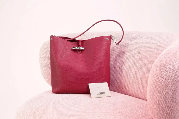 Longchamp Luncurkan Koleksi Serba Pink untuk Spring 2025