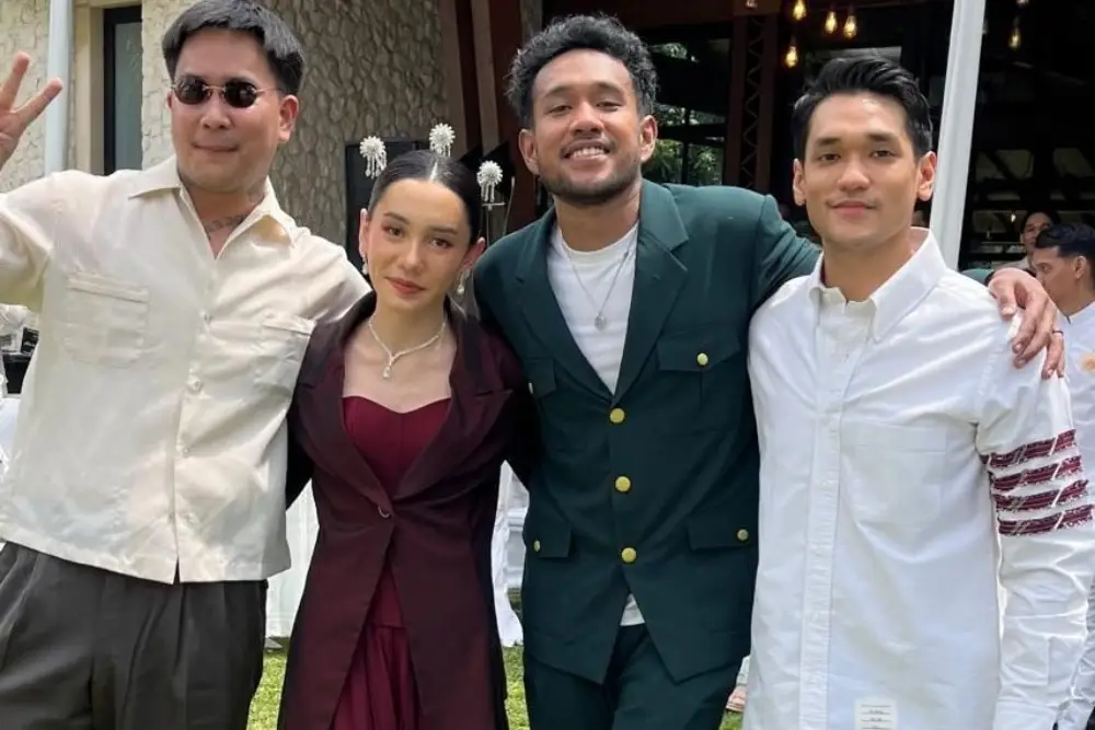 7 Potret Artis yang Hadiri Pernikahan Teddy Adhitya dan Jelita Clough