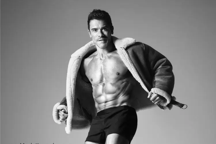 Stuart Weitzman Pilih Mark Consuelos Jadi Global Ambassador Baru