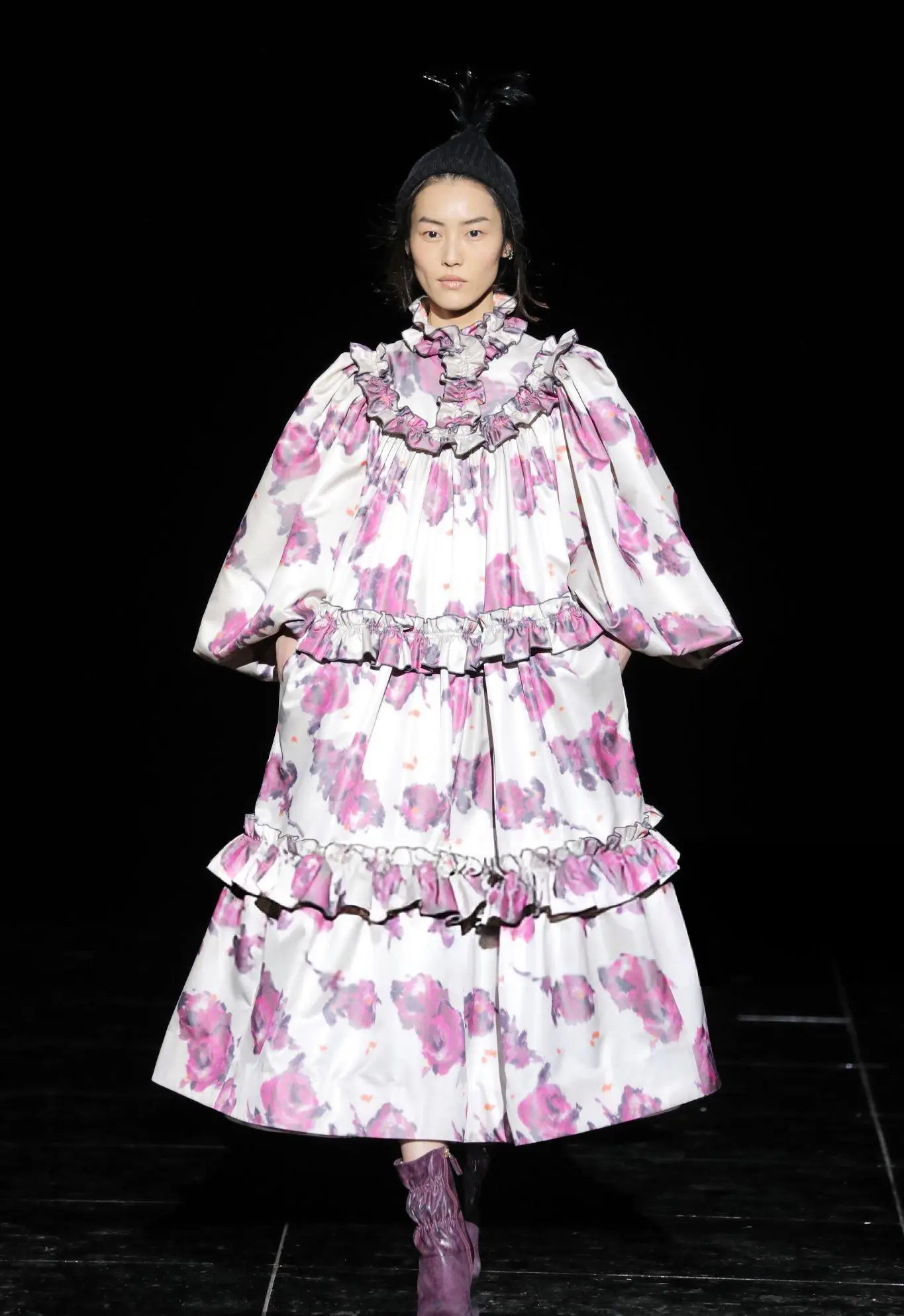 7 Catwalk Terbaik Liu Wen di Runway, Supermodel Viral Asal Tiongkok