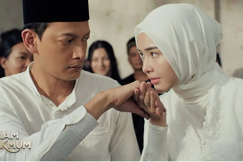 Fakta dan Sinopsis Film '1 Imam 2 Makmum', Terjebak di Dua Cinta!