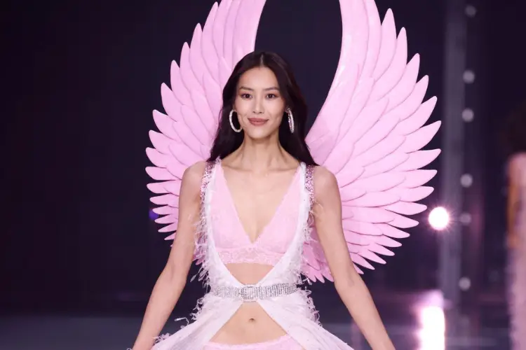 7 Catwalk Terbaik Liu Wen di Runway, Supermodel Viral Asal Tiongkok