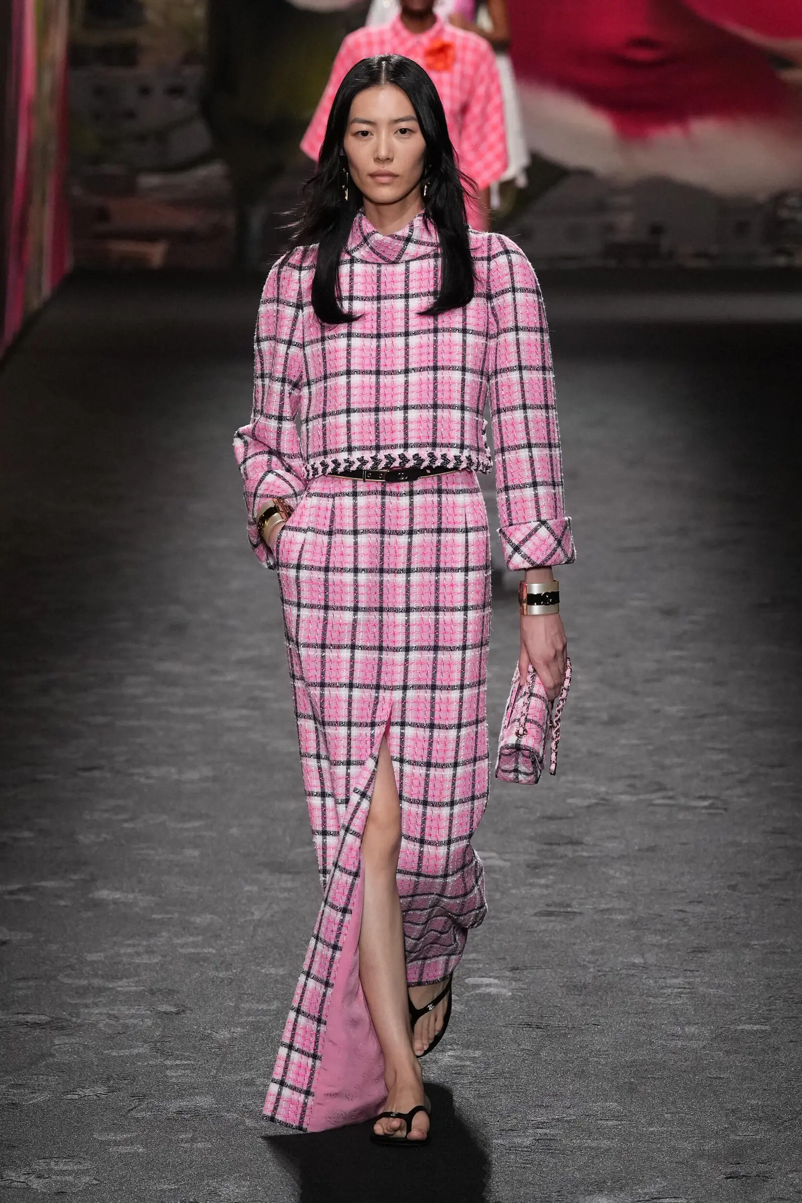 7 Catwalk Terbaik Liu Wen di Runway, Supermodel Viral Asal Tiongkok