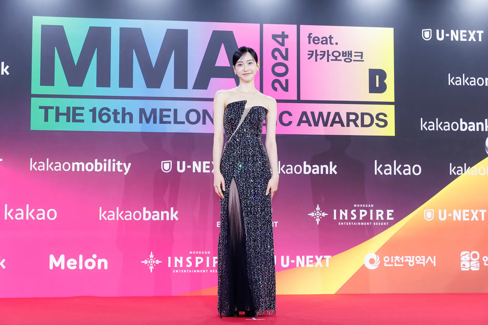 13 Gaya Idol Korea di Karpet Merah Melon Music Awards 2024