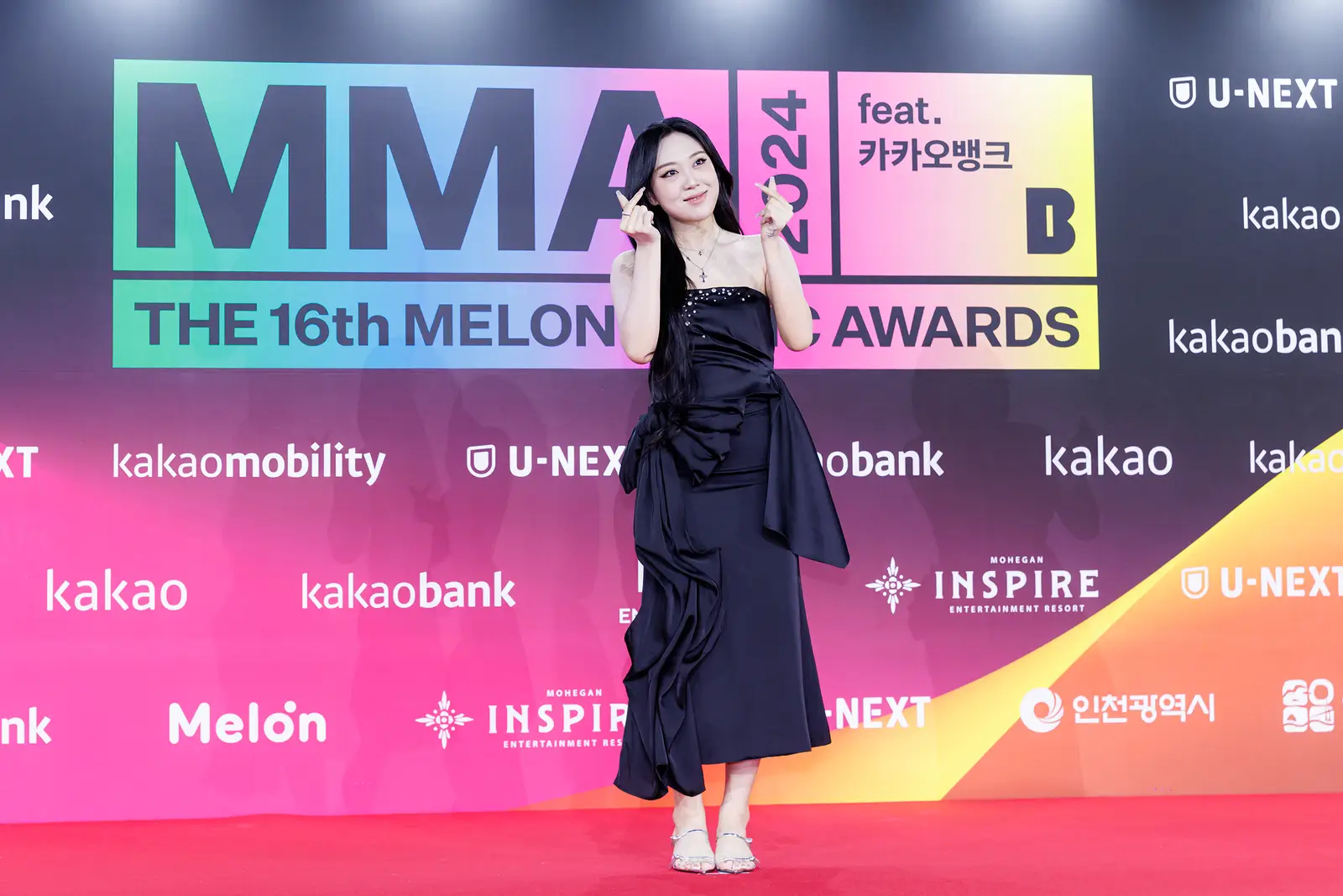 13 Gaya Idol Korea di Karpet Merah Melon Music Awards 2024