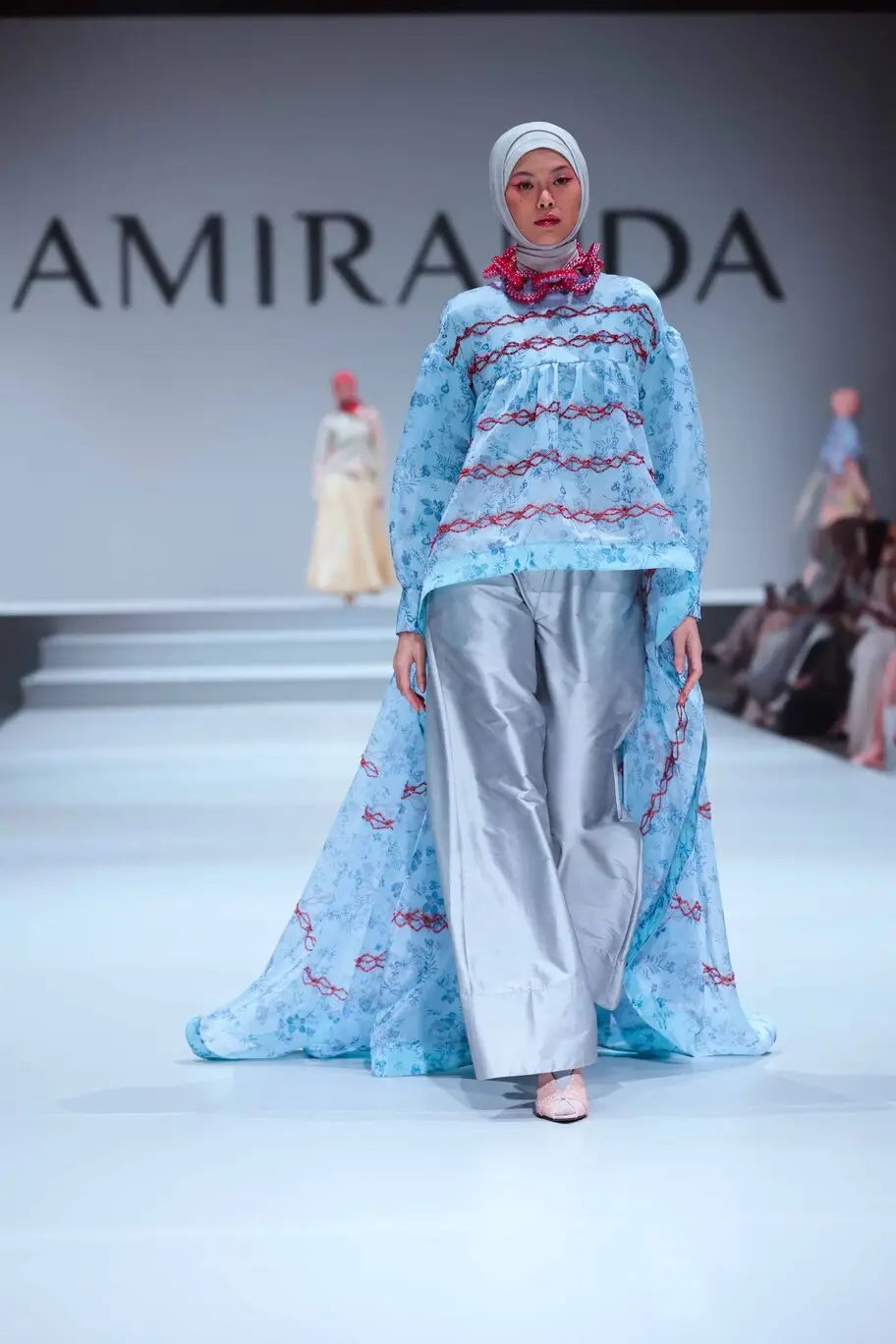 RiaMiranda Annual Show 2025, Pamerkan Koleksi BINAR dan LOMPATALI