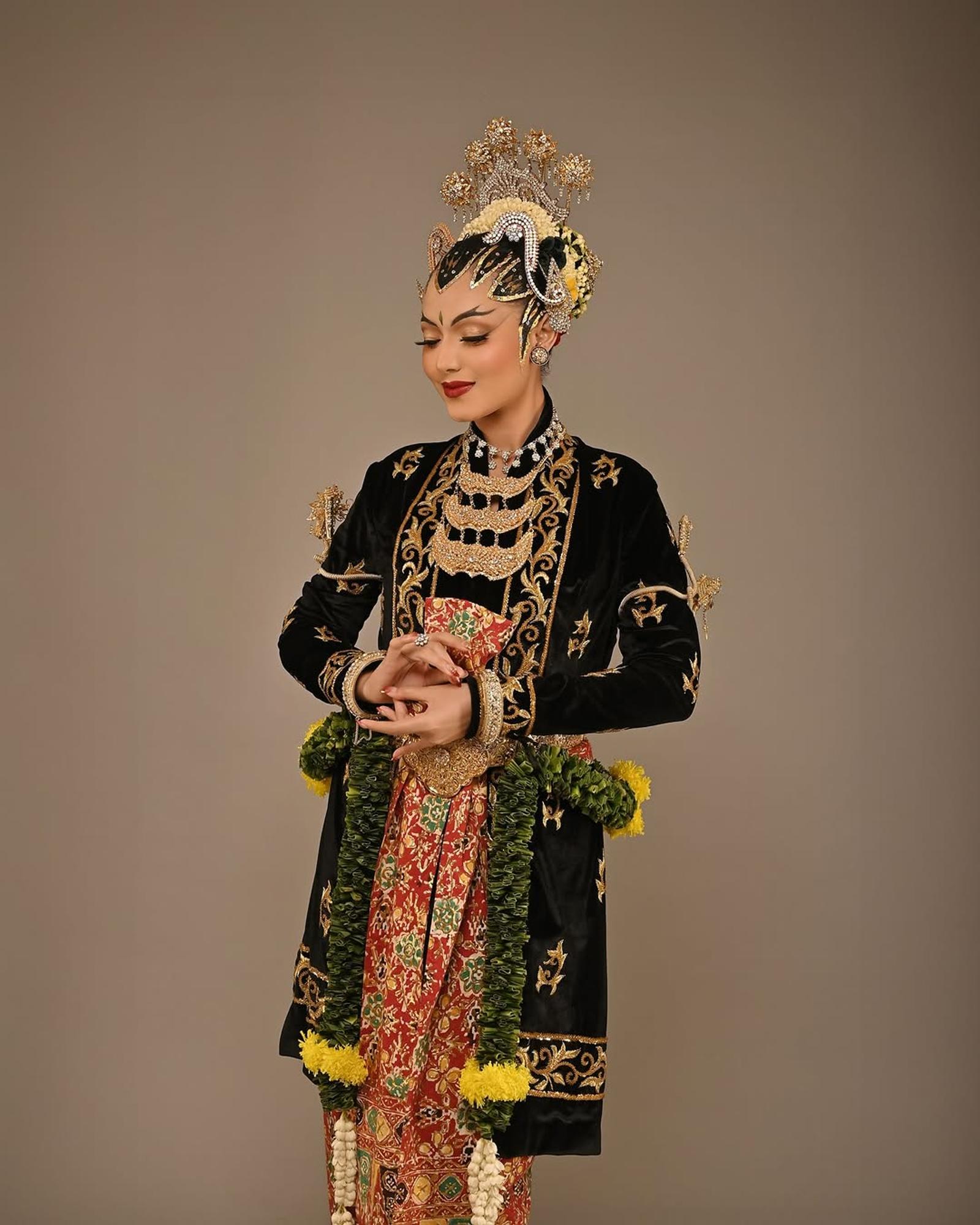 Mengenal Kebaya Yogyakarta dan Perbedaannya dengan Kebaya Solo