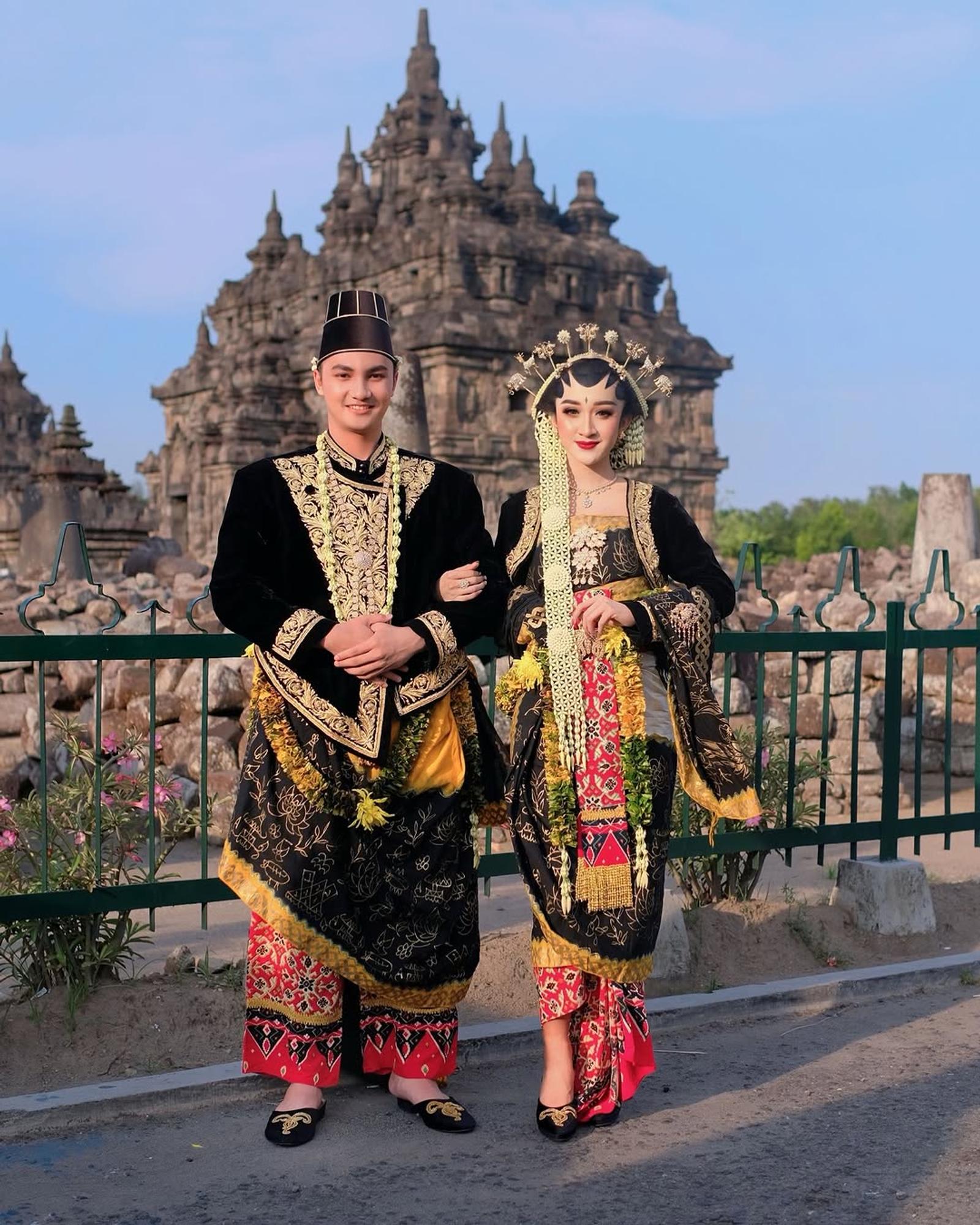 Mengenal Kebaya Yogyakarta dan Perbedaannya dengan Kebaya Solo
