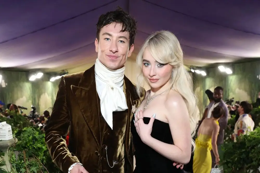 Putus, Begini Kisah Asmara Sabrina Carpenter dan Barry Keoghan