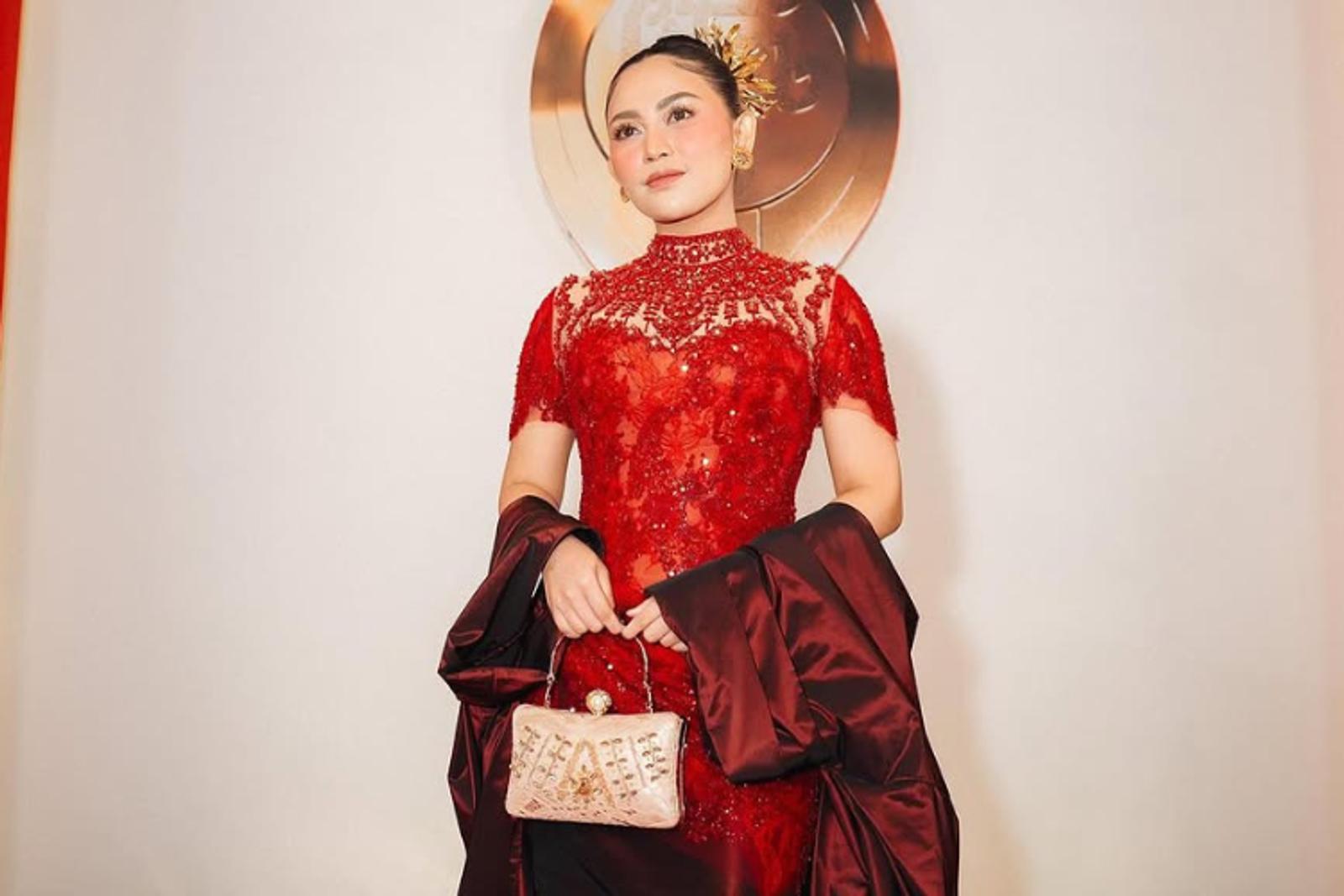 Jenis Kebaya Modern yang Dipakai Para Selebritas, Glamor!