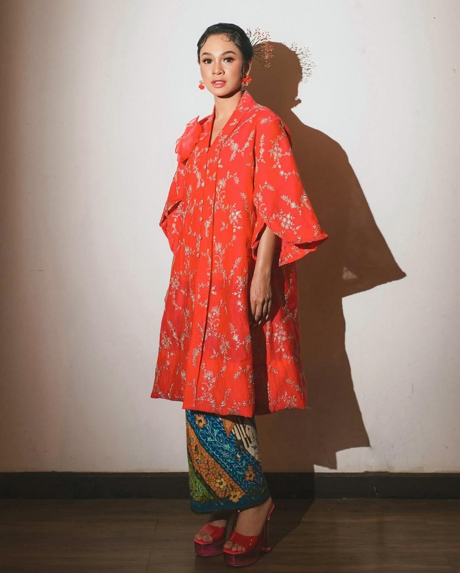 Jenis Kebaya Modern yang Dipakai Para Selebritas, Glamor!