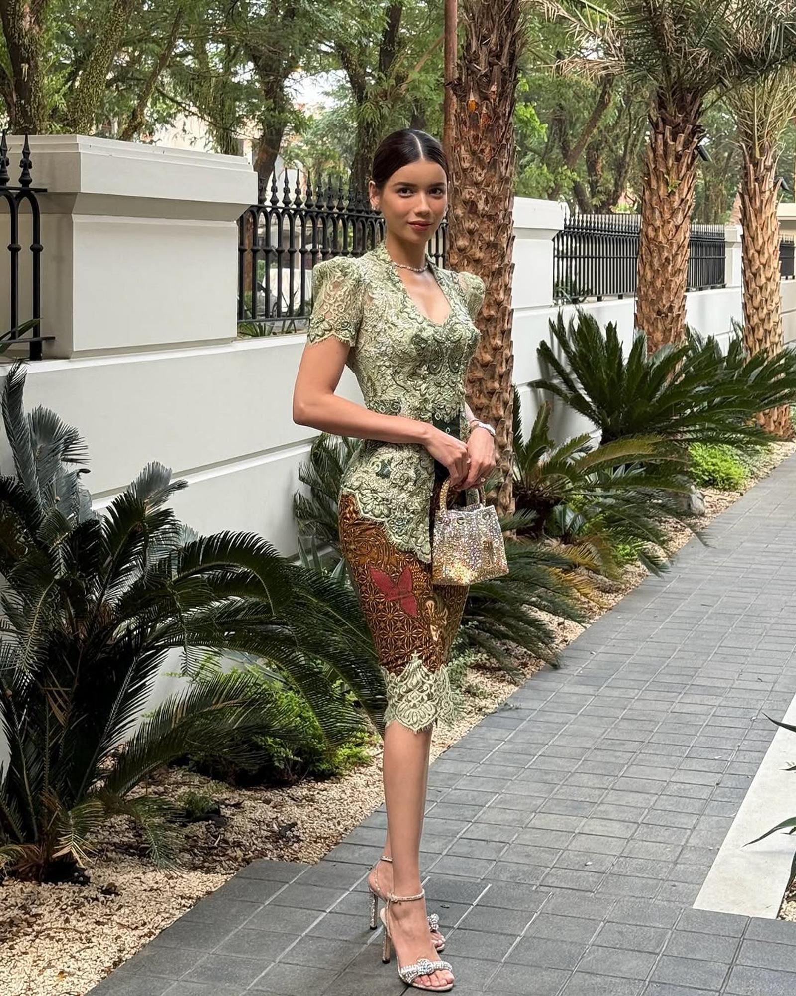 Jenis Kebaya Modern yang Dipakai Para Selebritas, Glamor!
