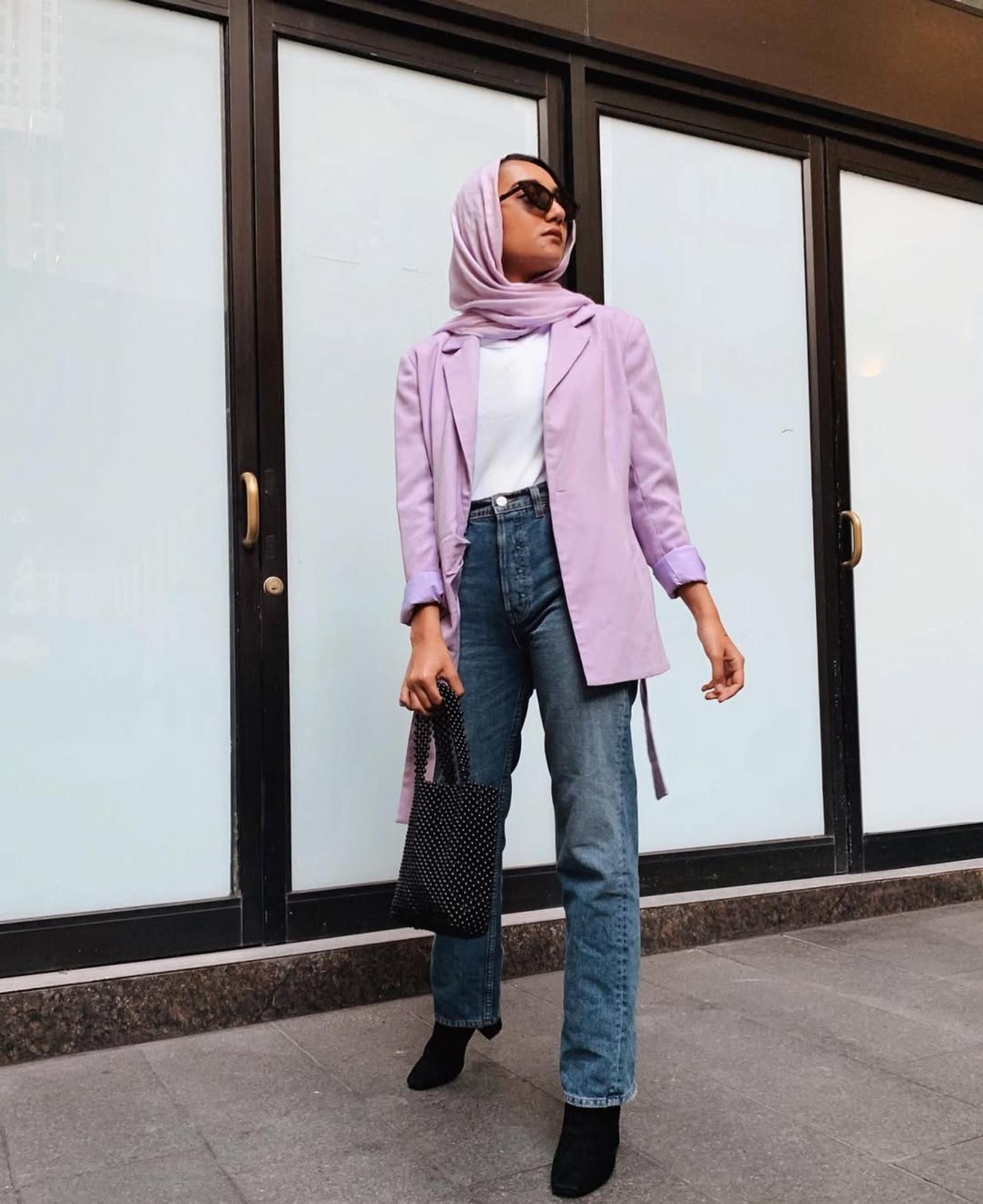 Apa Saja Baju yang Cocok dengan Celana Jeans? Cari Tahu Yuk!