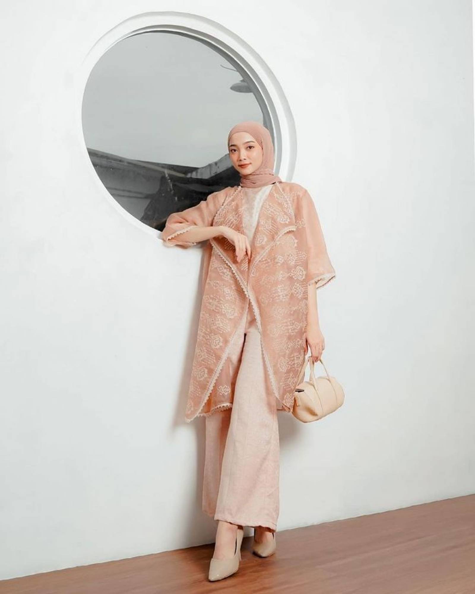 10 Model Baju Pesta Simple Hijab, Feminin dan Elegan!