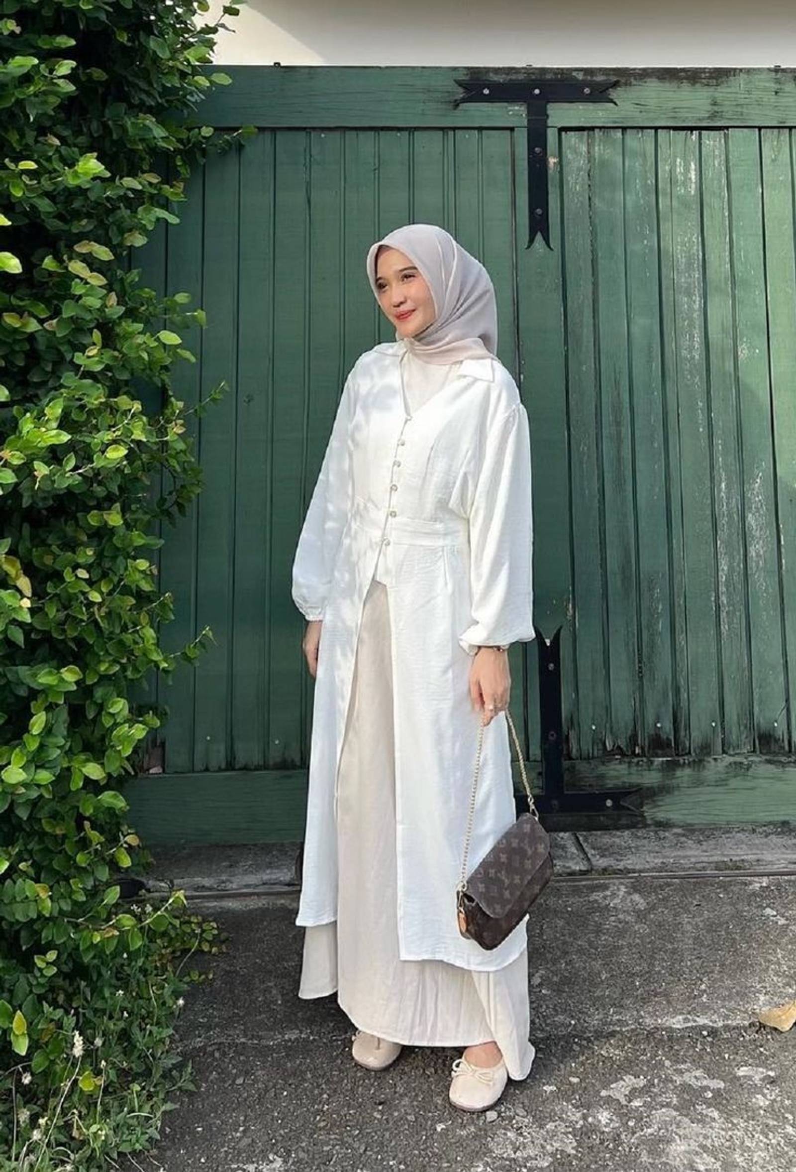 10 Model Baju Pesta Simple Hijab, Feminin dan Elegan!