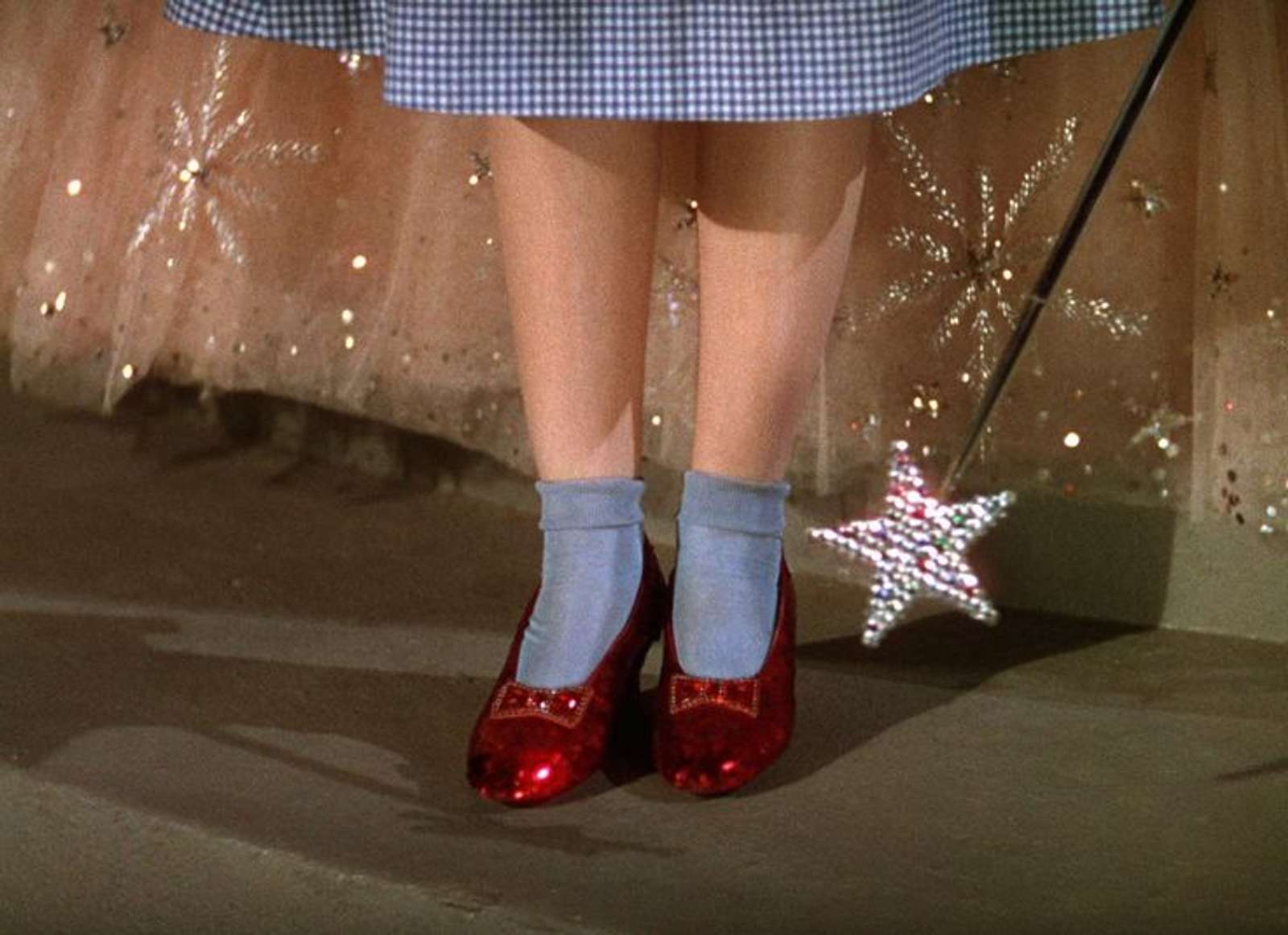 Mencetak Sejarah! Sepatu Ruby The Wizard of Oz Terjual Rp444 Miliar