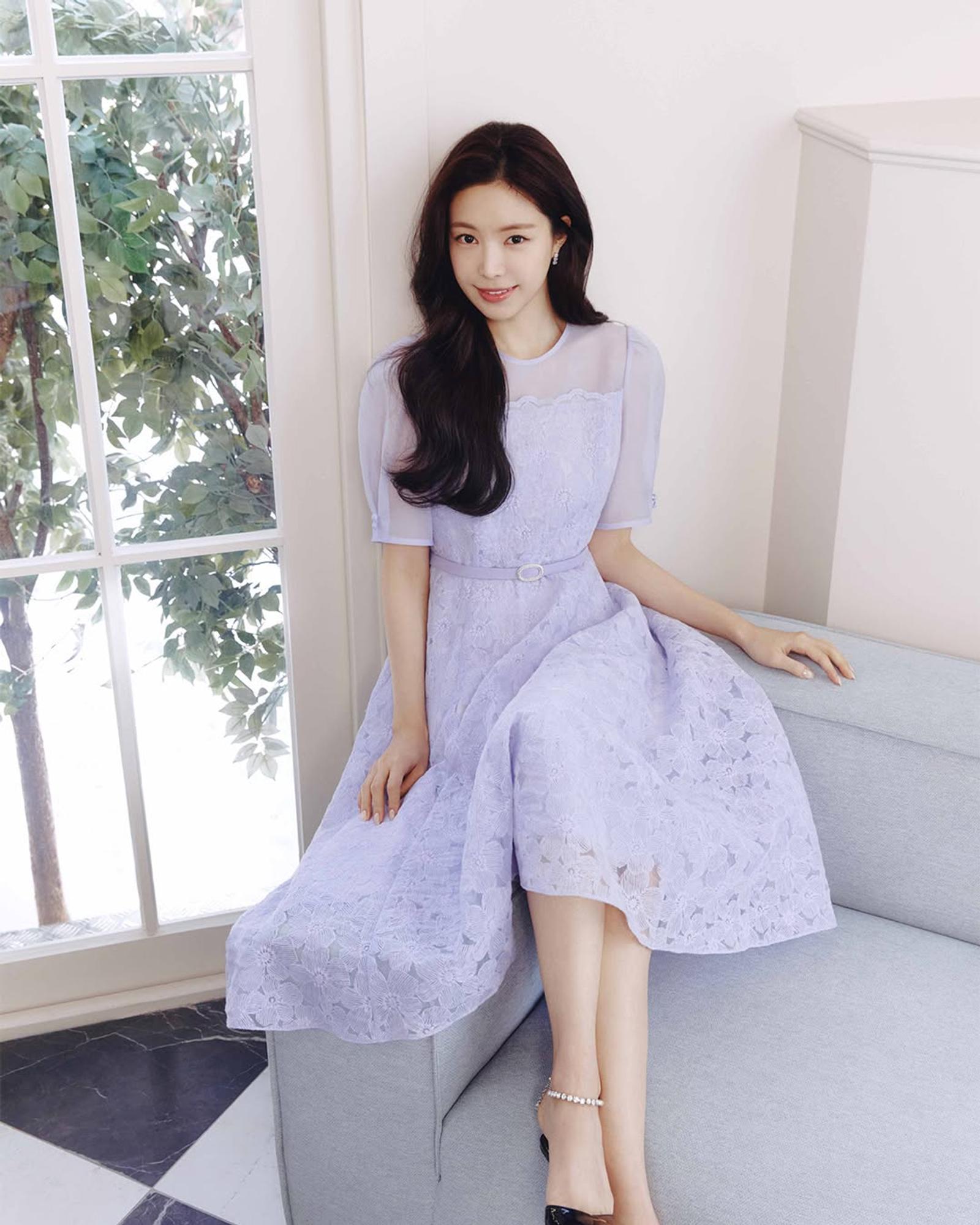Warna-warni Dress Natal Korea buat Tampil Sweet dan Girly