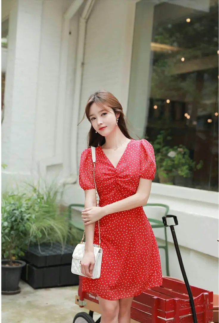 Model Baju Natal Remaja Korea Warna Merah, Simpel dan Stylish!