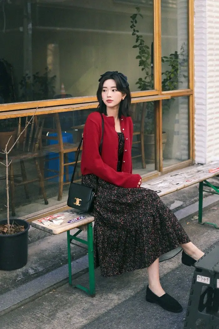 Model Baju Natal Remaja Korea Warna Merah, Simpel dan Stylish!