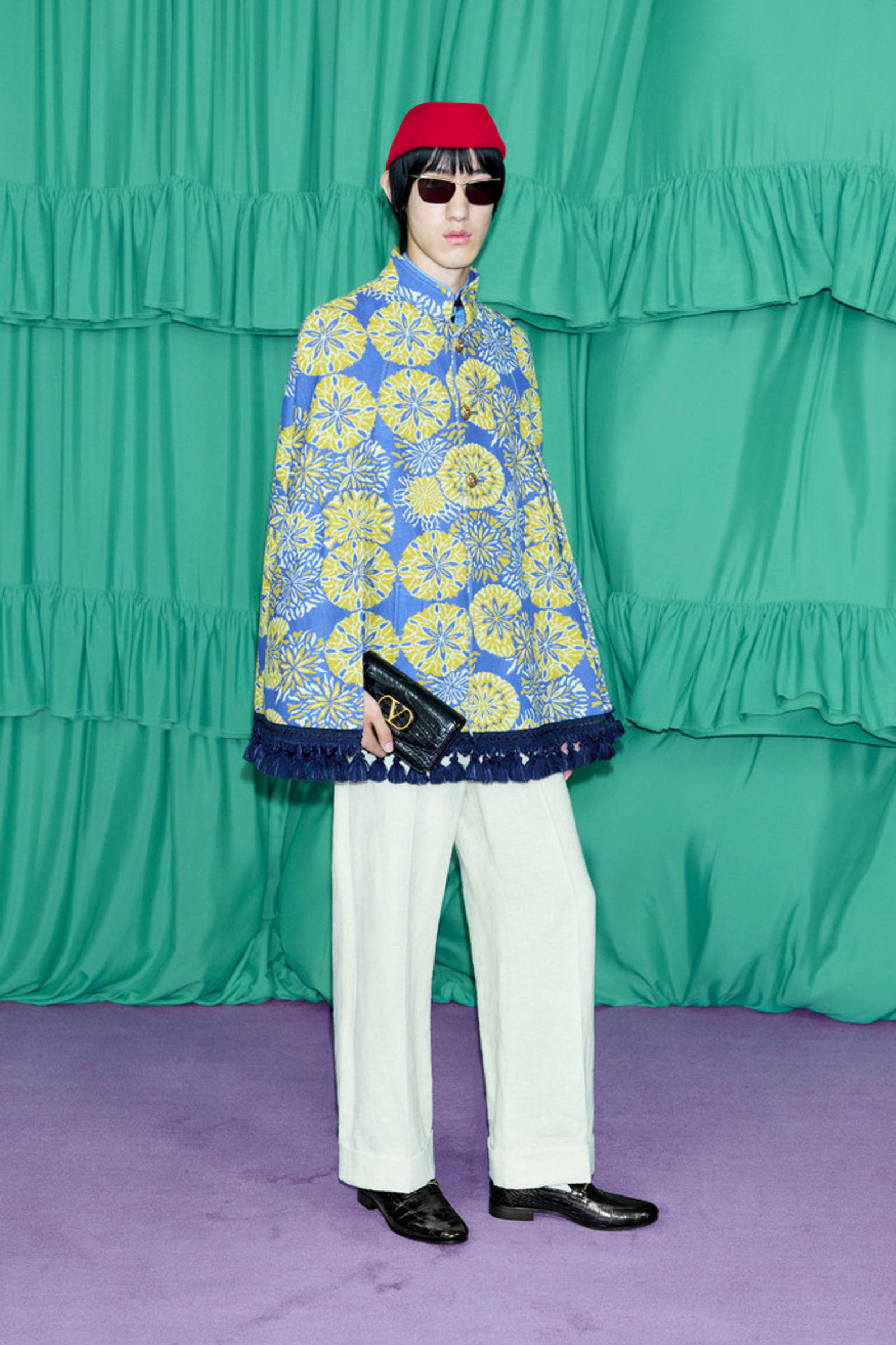 Valentino Rilis Koleksi Fall 2025 Terbaru Karya Alessandro Michele