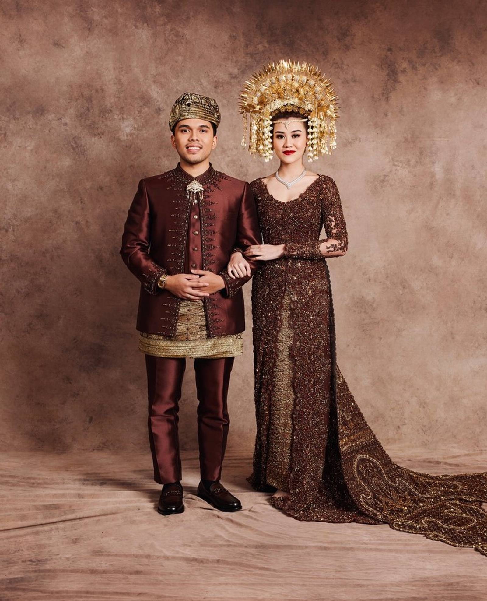 10 Baju Resepsi Pernikahan Terbaik 2024 a la Artis Indonesia