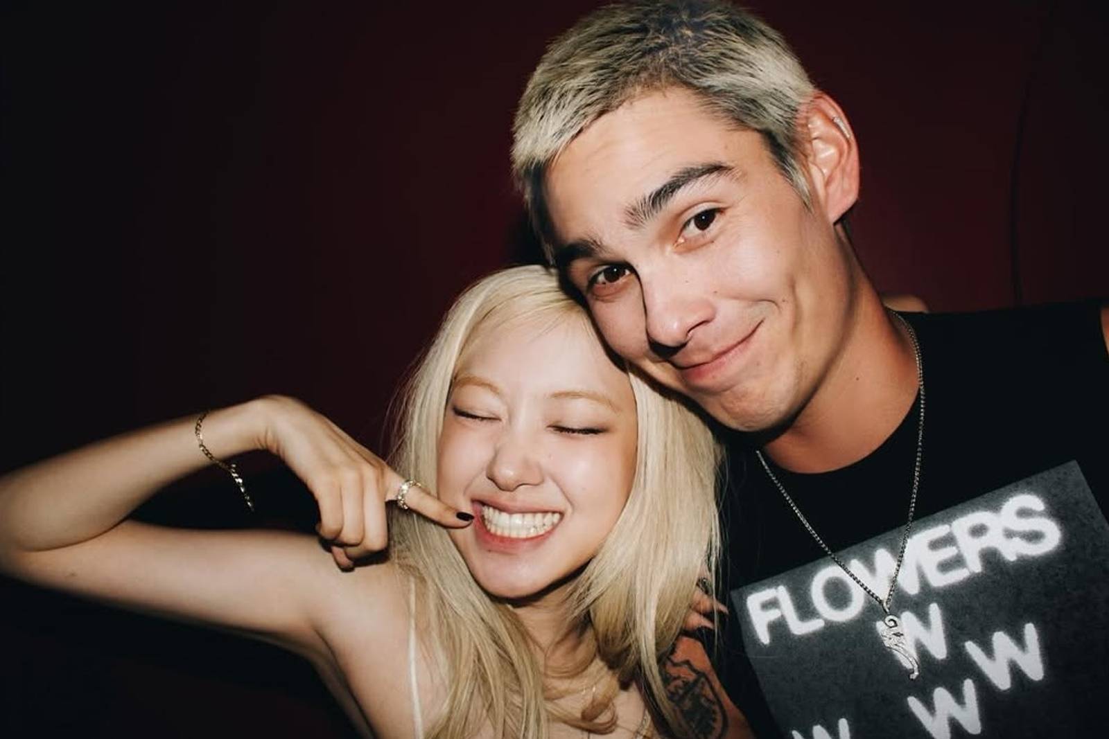 5 Fakta Hubungan Rosé ‘BLACKPINK’ dan Model Evan Mock, Pacaran?