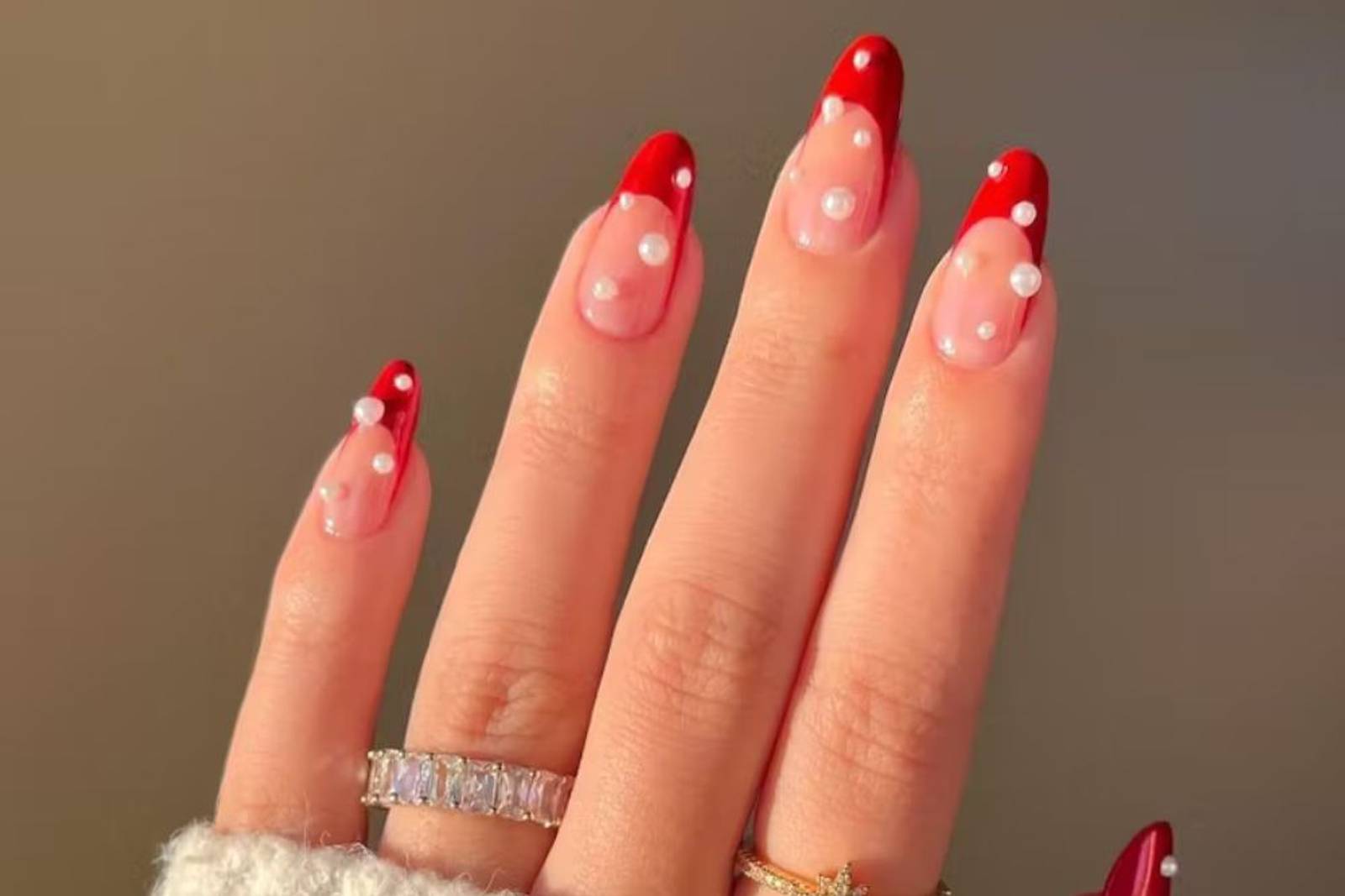 7 Inspirasi Desain Nail Art Natal Terbaru 2024 