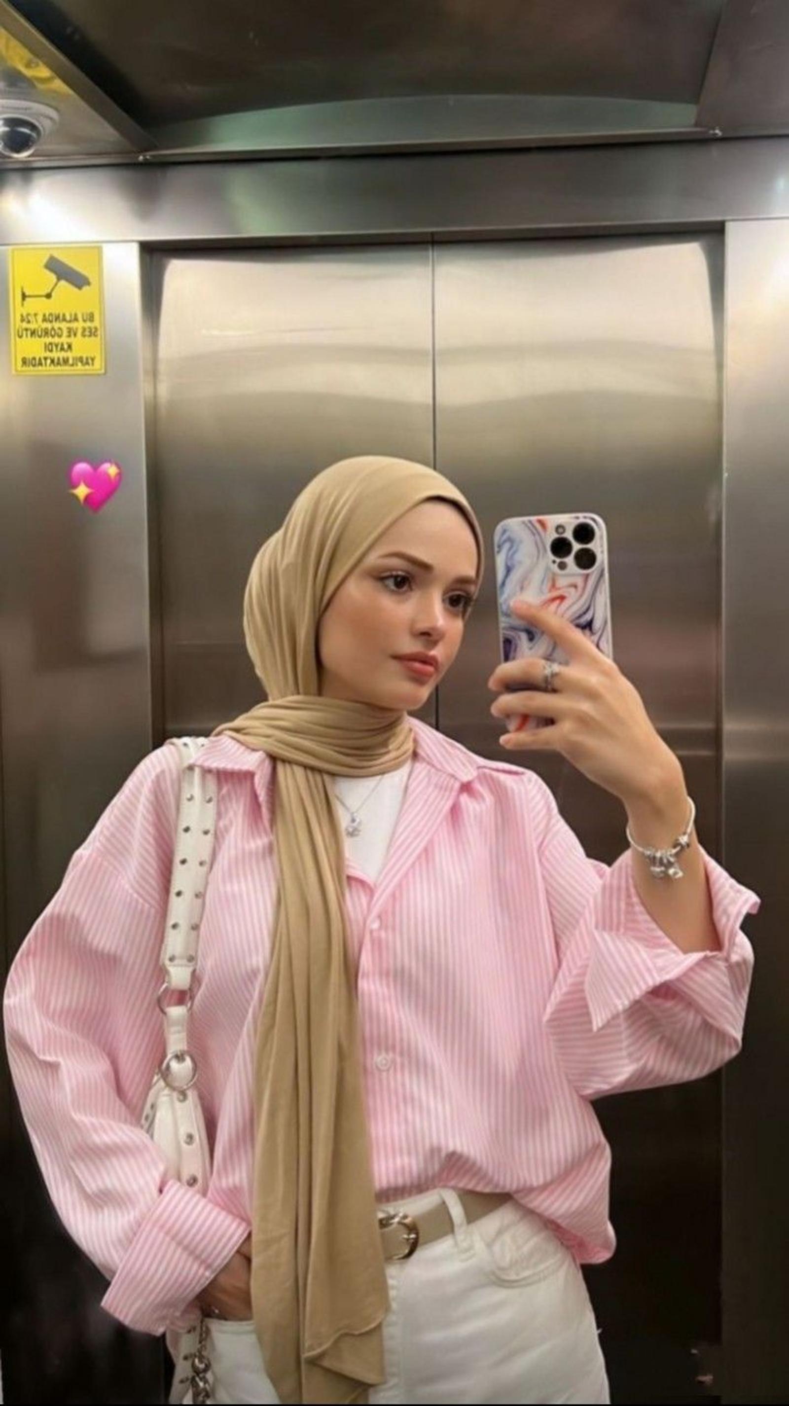 Baju Pink Salem Cocok Dengan Jilbab Warna Apa? Cek Inspirasinya Ini