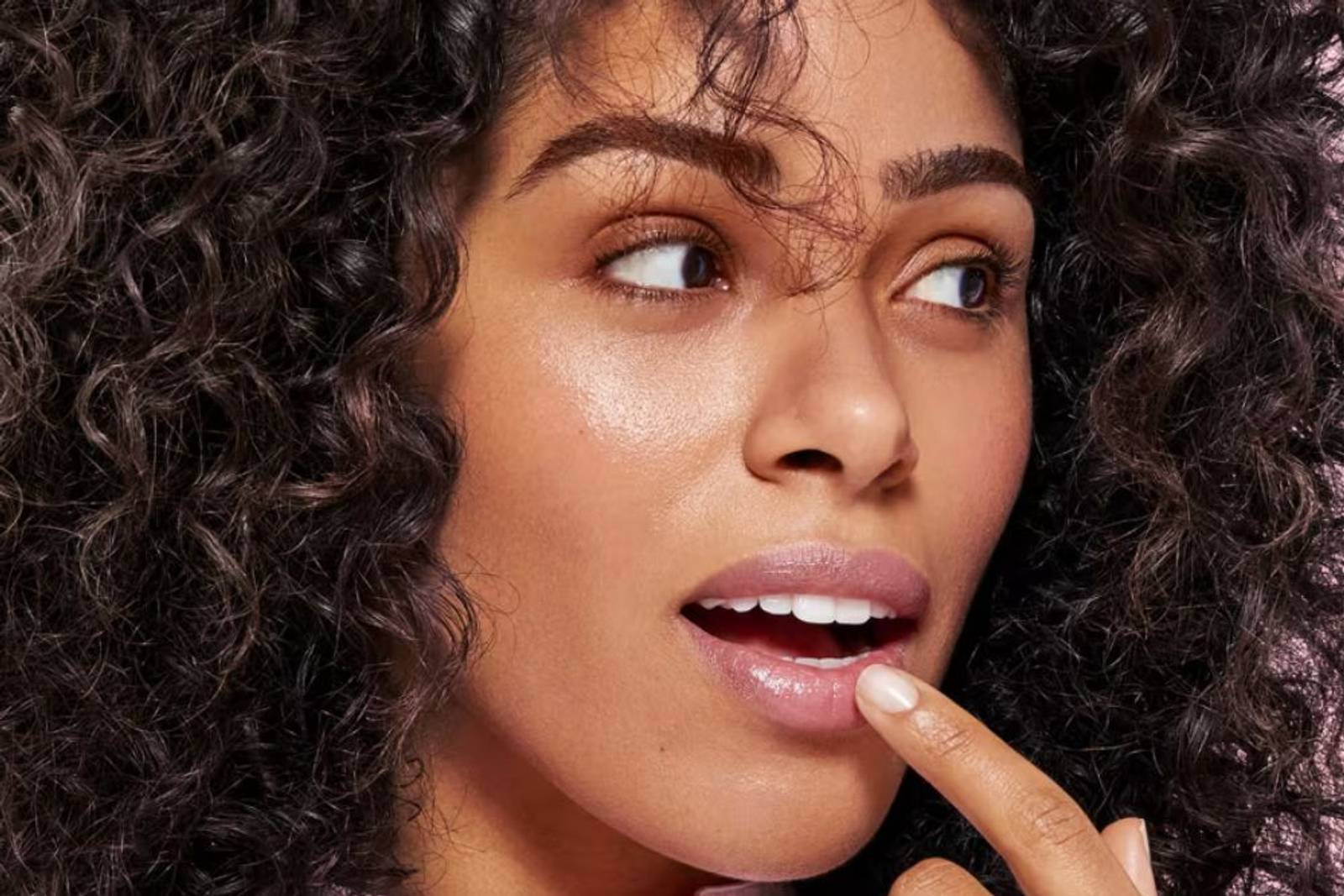 Cara Menggunakan Vaseline Lip Therapy untuk Bibir Hitam, Biar Cerah! 