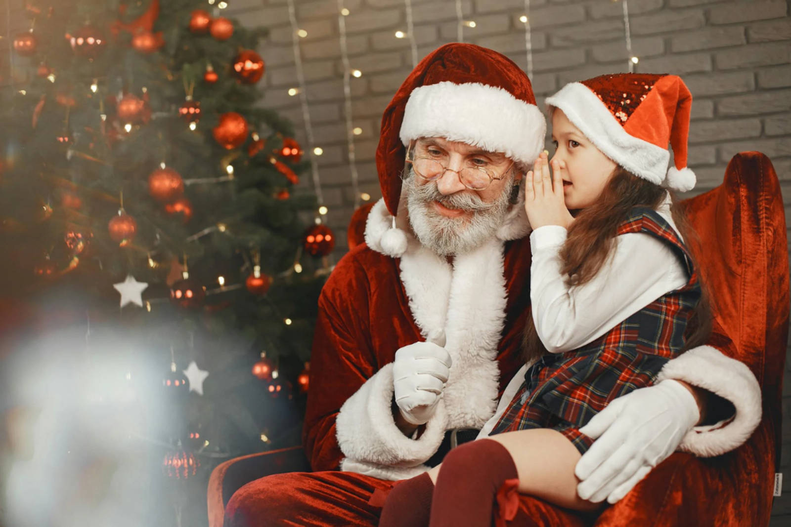 Apa Perbedaan Sinterklas dan Santa Claus? Ini Asal-Usulnya