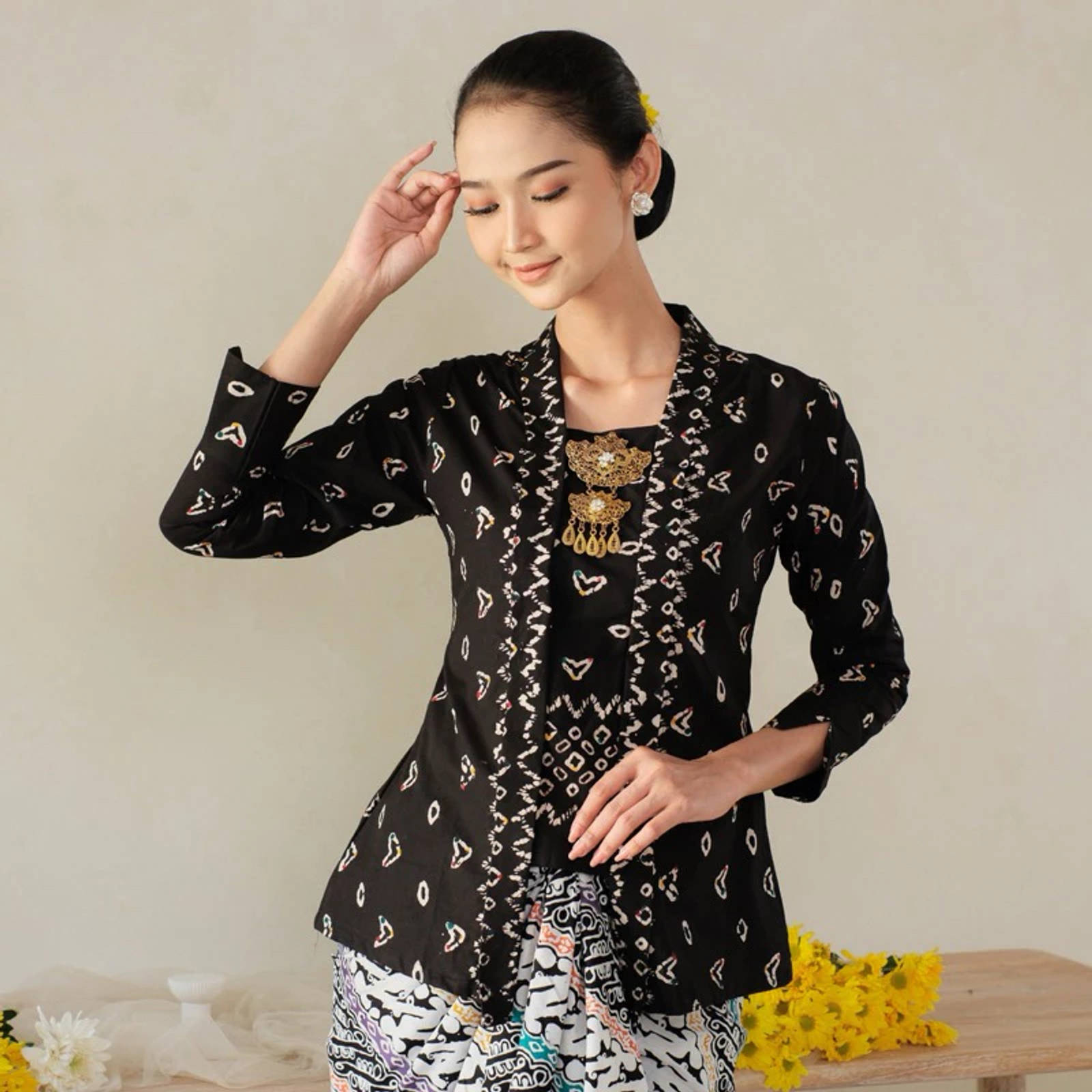 Model Kebaya Kain Jumputan Modern, Cocok untuk Kasual dan Formal!