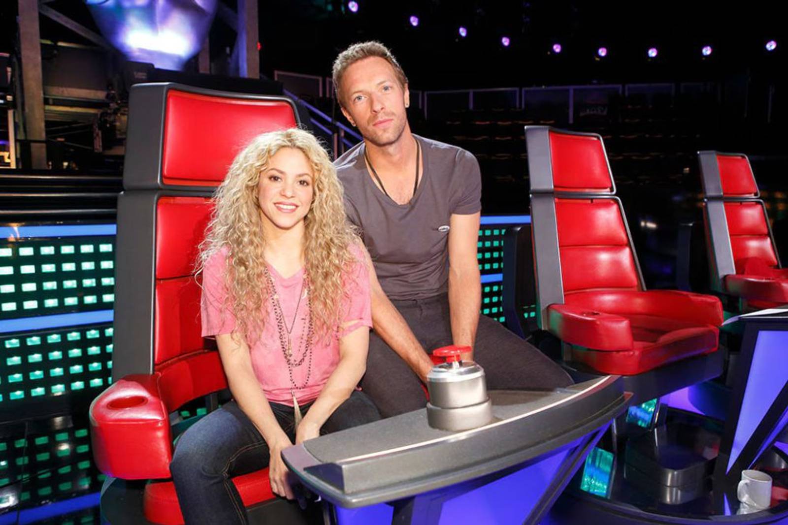 5 Fakta Persahabatan Shakira dan Chris Martin, Perhatian di Masa Sulit