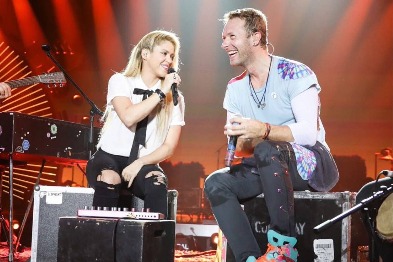 5 Fakta Persahabatan Shakira dan Chris Martin, Perhatian di Masa Sulit