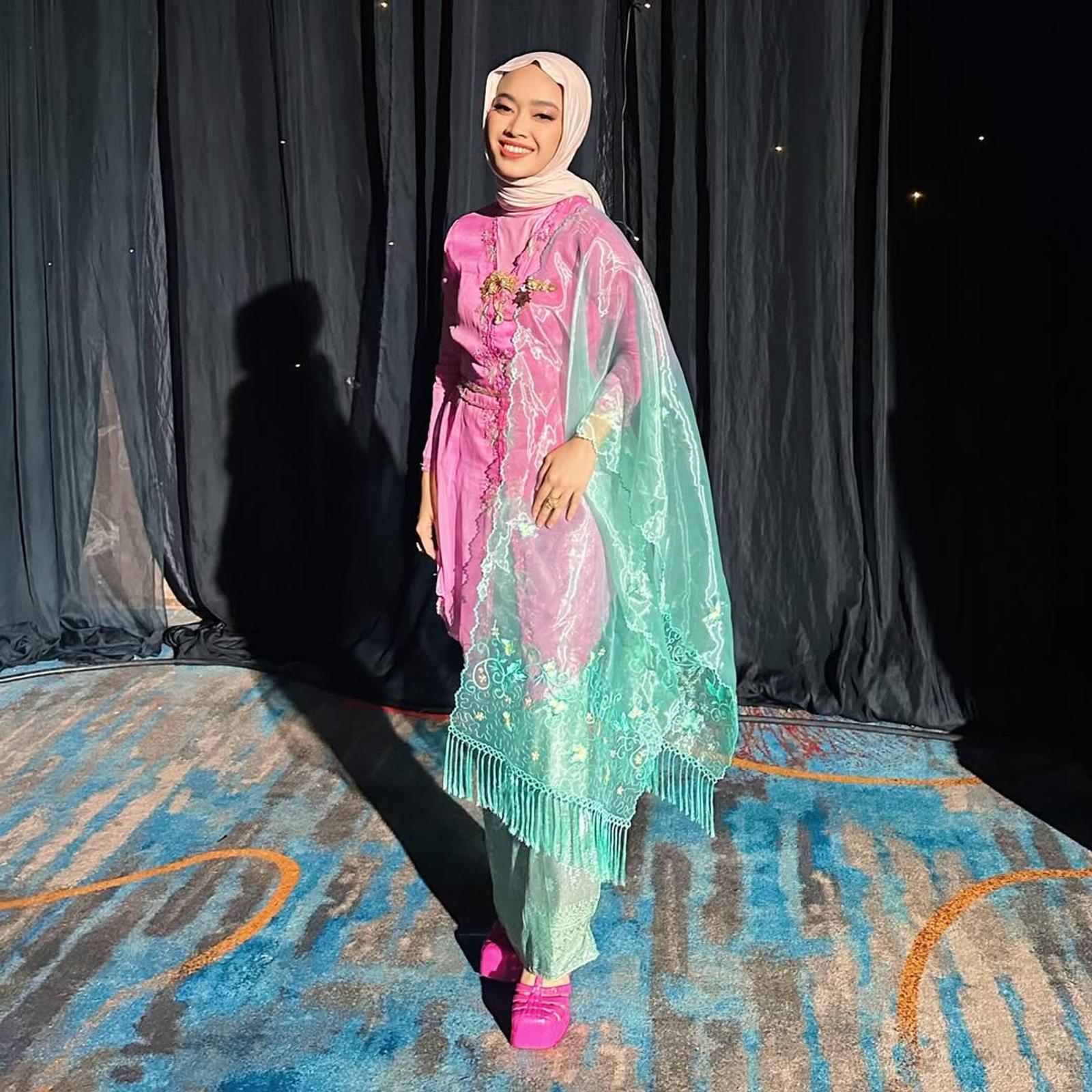 Ide Model Kebaya Bordir Berbagai Warna, Dari Klasik Hingga Kekinian