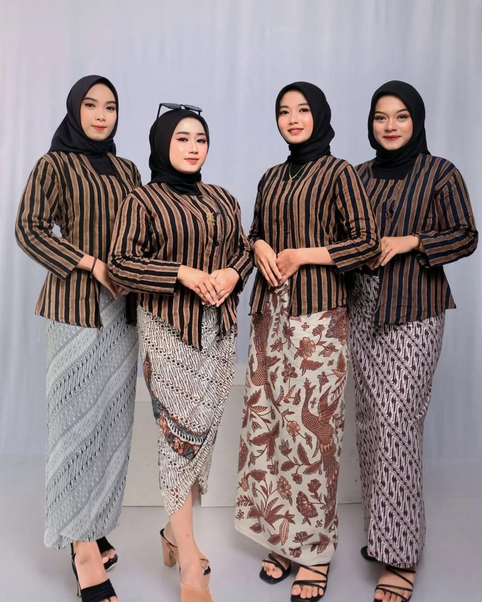 Model Baju Lurik Wanita Hijab, Mulai Dari Kebaya hingga Gamis