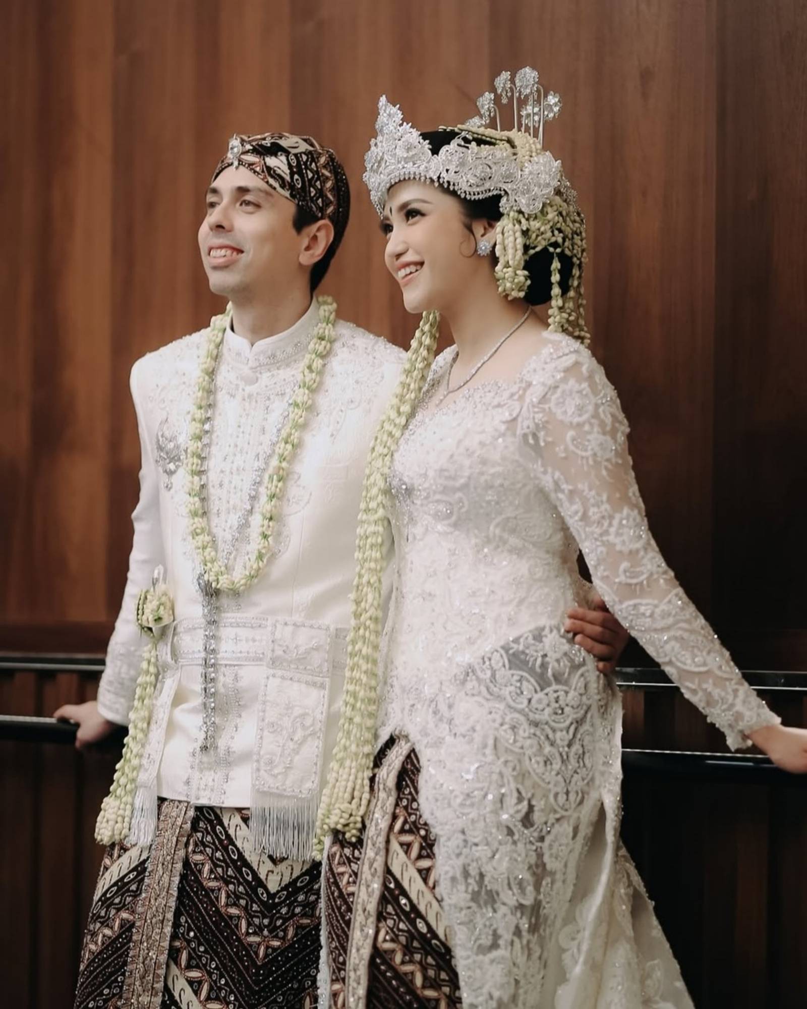 Bikin Kaget! 7 Momen Pernikahan Dewi Paramitha 'Mici' dan Kekasih