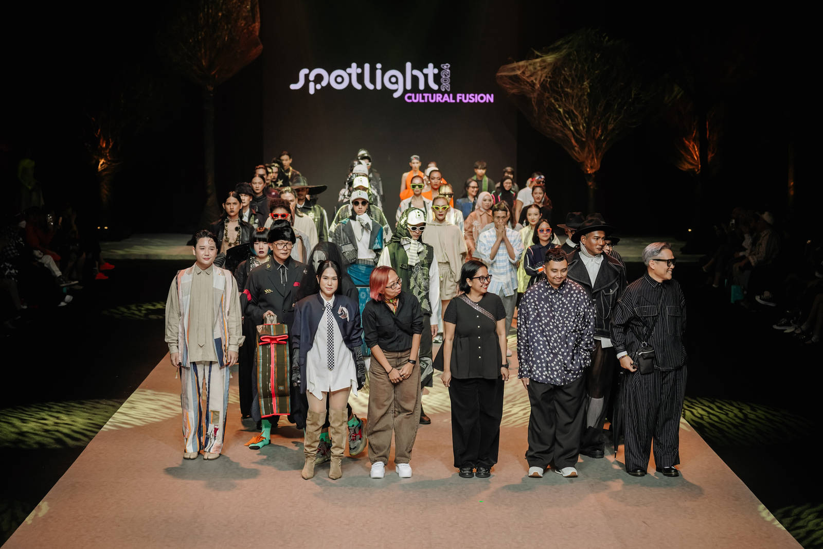 SPOTLIGHT Indonesia 2024 Hadirkan Fashion Kontemporer Wastra Nusantara