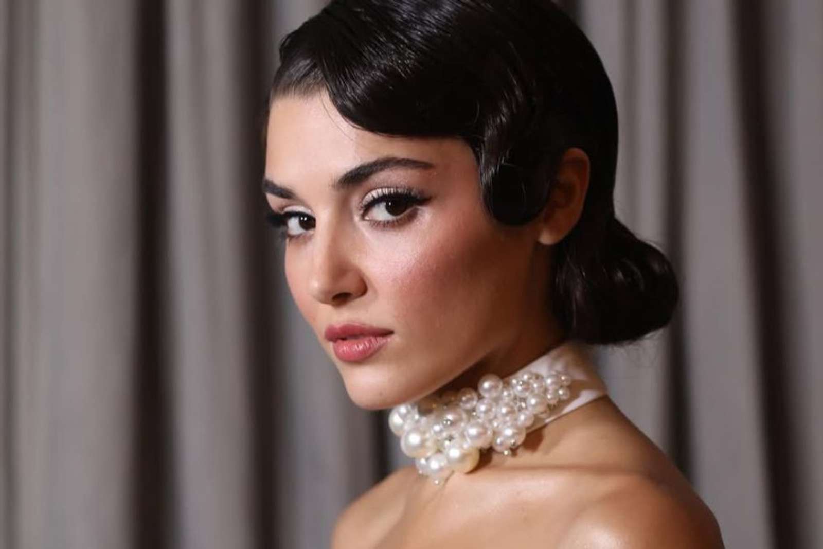 Bold and Glamor, Deretan Gaya Riasan Hande Erçel 