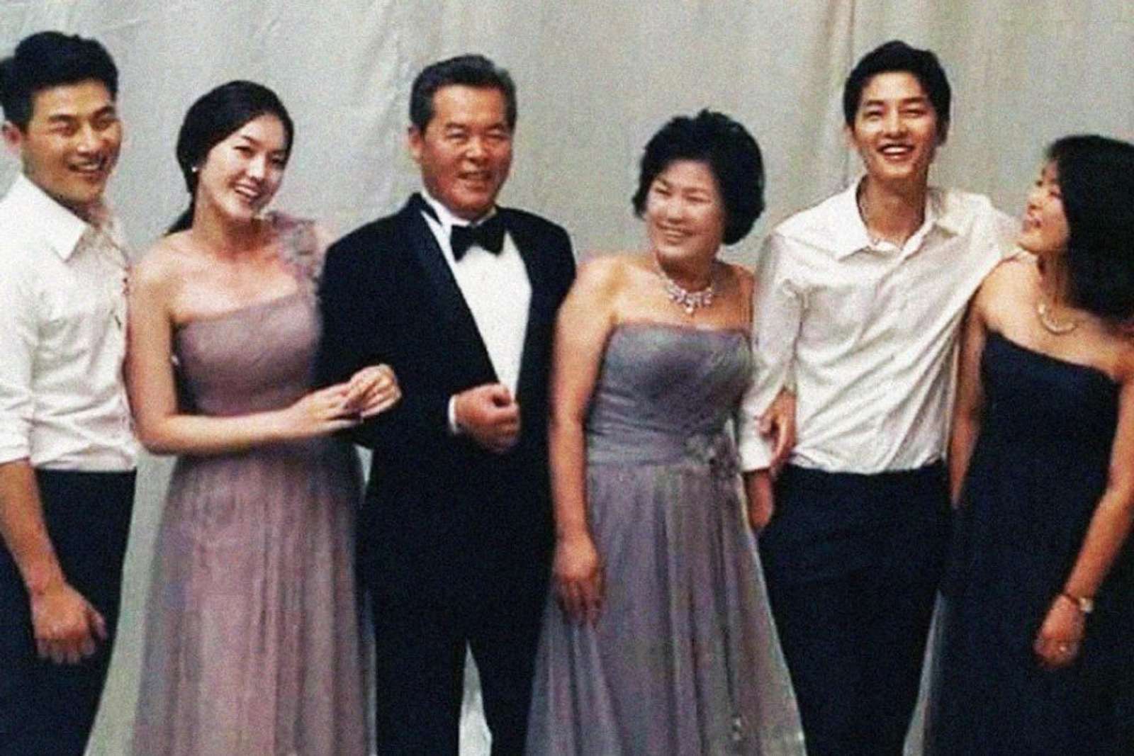 7 Fakta Keluarga Song Joong Ki, Rela Belajar Bahasa Spanyol untuk Anak