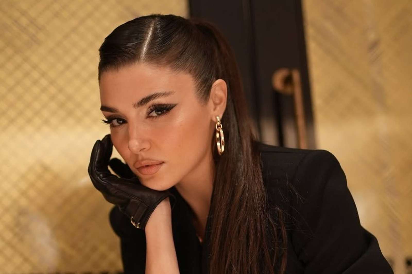 Bold and Glamor, Deretan Gaya Riasan Hande Erçel 