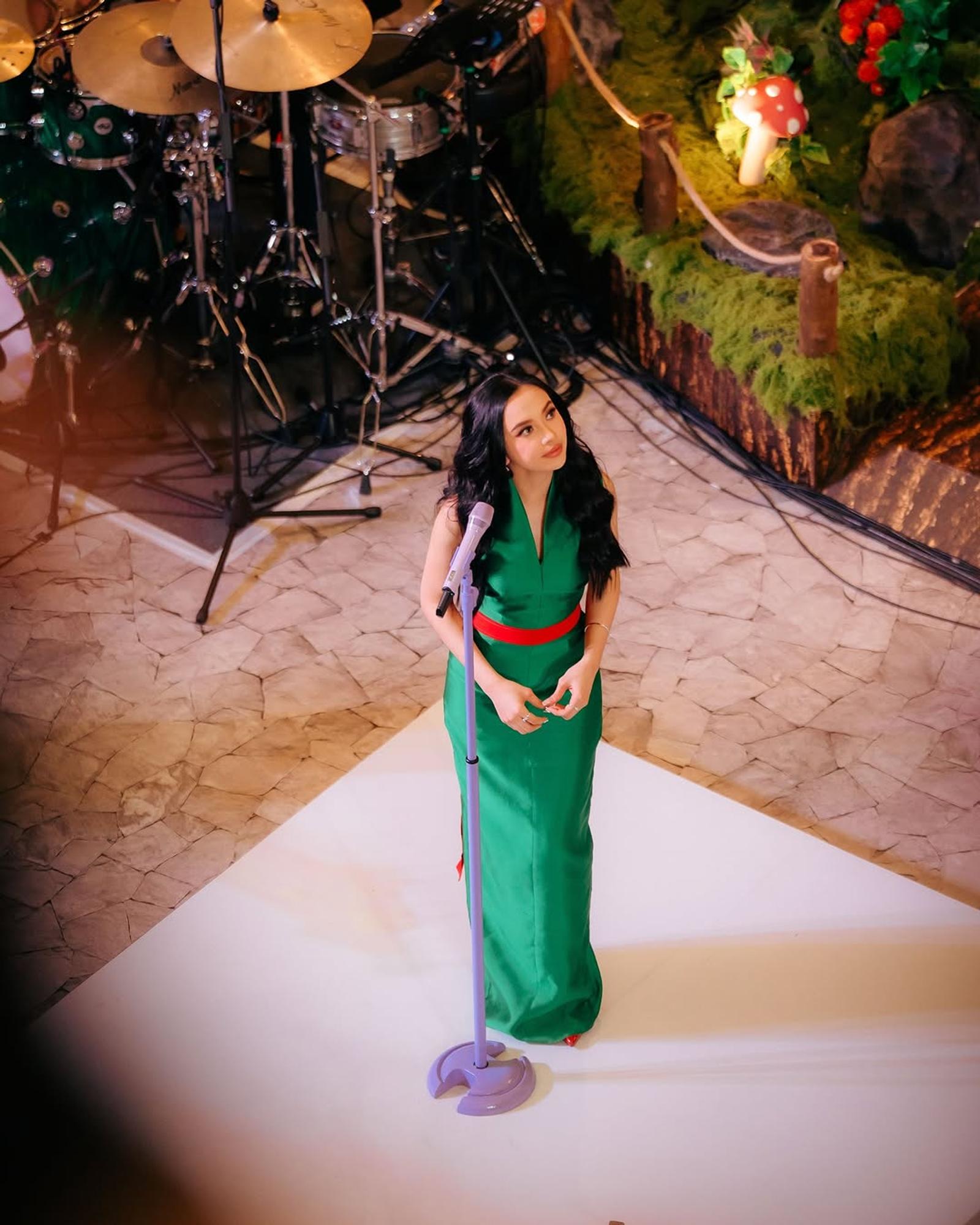 Gaya Artis Indonesia Saat Merayakan Natal 2024