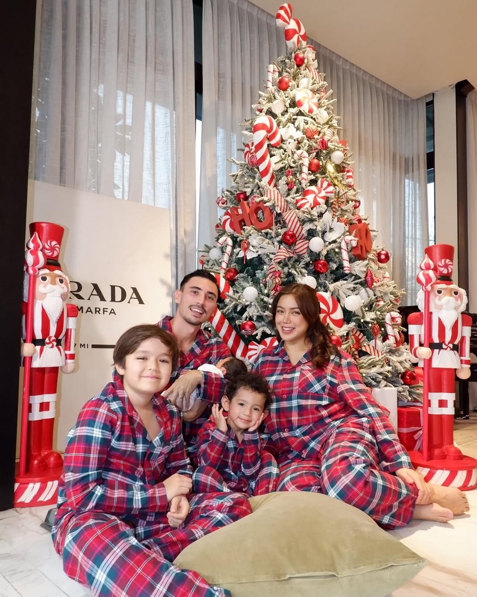 Couple Goals! Gaya Kompak Artis di Hari Natal Bareng Pasangan