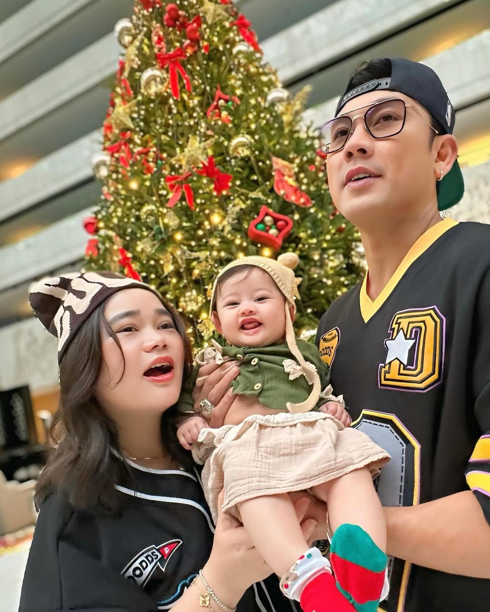 Couple Goals! Gaya Kompak Artis di Hari Natal Bareng Pasangan