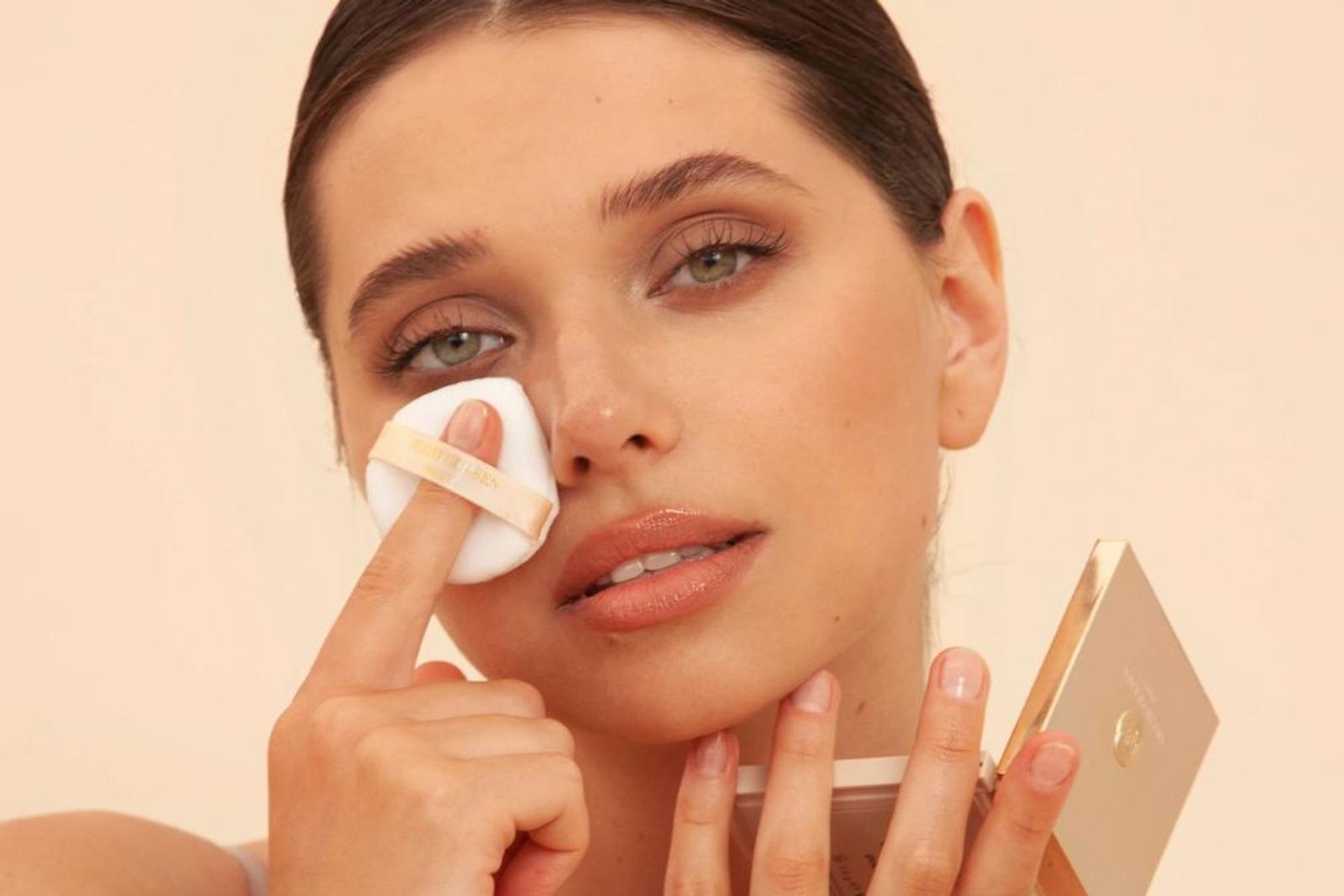 Setelah Pakai Sunscreen, Boleh Pakai Bedak? Ini Penjelasannya! 