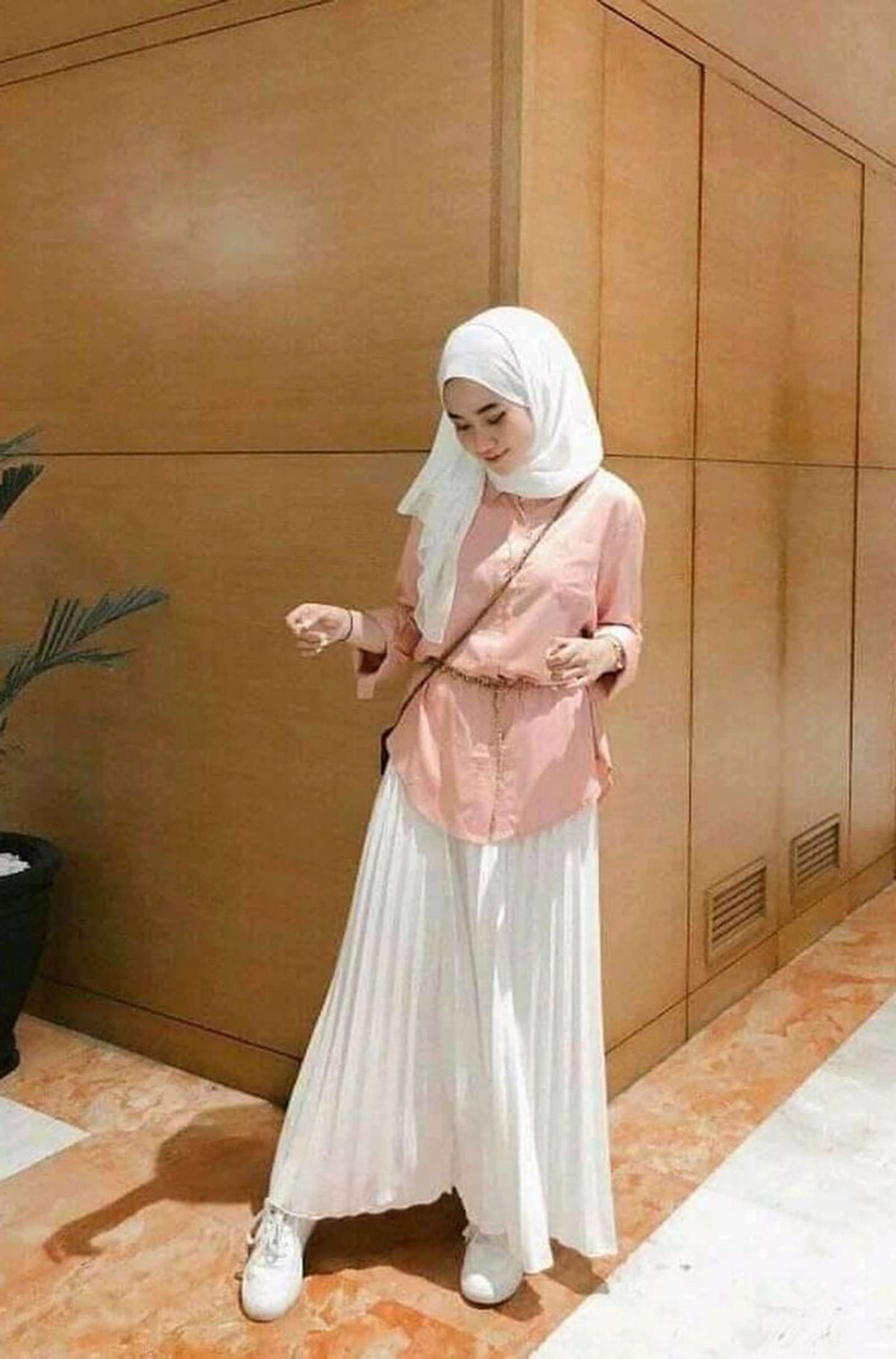 8 Rekomendasi Warna Hijab yang Cocok Untuk Semua Warna Baju