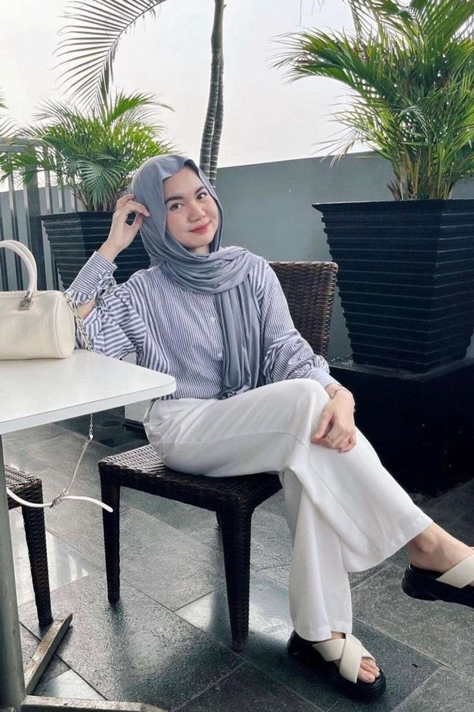 8 Rekomendasi Warna Hijab yang Cocok Untuk Semua Warna Baju